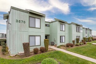 Greenwood Apartments in Selma, CA - Building Photo