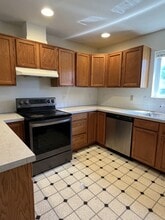 4308 SE 138th Pl in Portland, OR - Building Photo - Building Photo