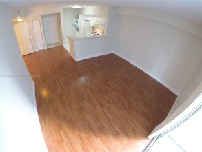 5085 NW 7th St, Unit 511 in Miami, FL - Building Photo - Building Photo