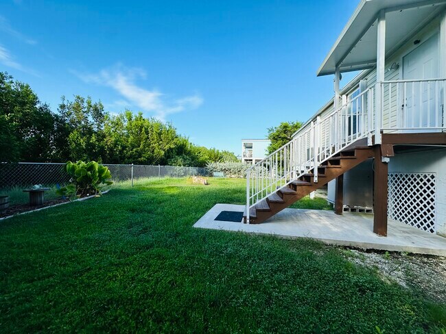 31167 Avenue G in Big Pine Key, FL - Foto de edificio - Building Photo