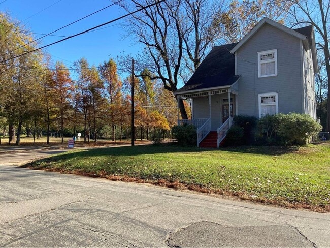 property at 601 S Fredonia St