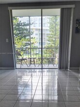 2905 Point E Dr in Aventura, FL - Building Photo - Building Photo