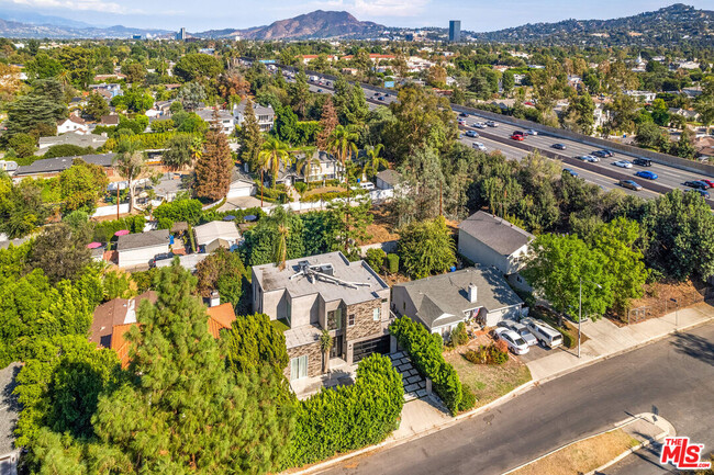 4640 Radford Ave in Los Angeles, CA - Building Photo - Building Photo