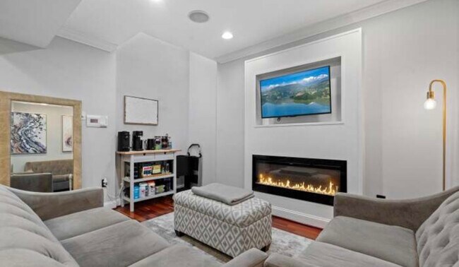 property at 1317 Adams St NE