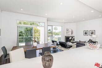 1945 Overland Ave in Los Angeles, CA - Building Photo - Building Photo