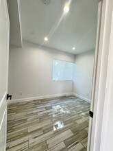 9490 Obeck Ave, Unit 9488 in Arleta, CA - Foto de edificio - Building Photo