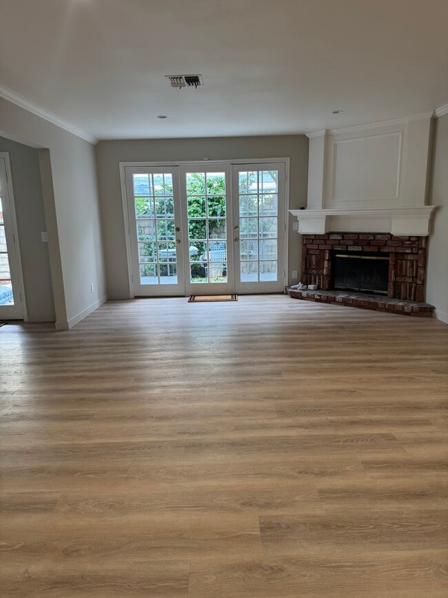 18850 Hatteras St in Tarzana, CA - Building Photo - Building Photo