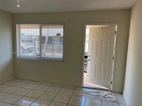 2415 NW 18th Terrace in Miami, FL - Building Photo - Building Photo