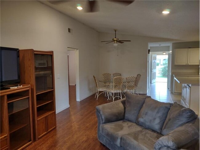 1120 SE Palm Beach Rd in Port St. Lucie, FL - Building Photo - Building Photo