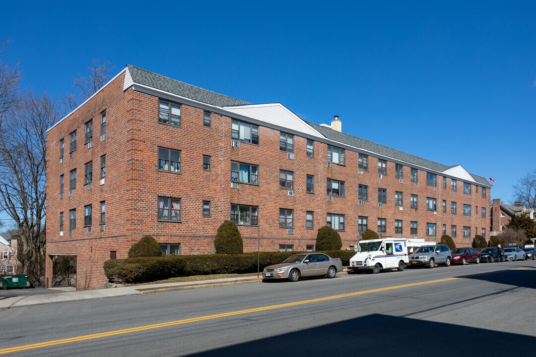 180 Halstead Ave in Harrison, NY - Building Photo