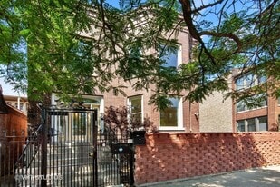 852 W Belle Plaine Ave in Chicago, IL - Building Photo