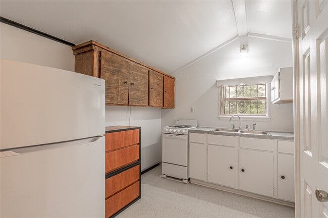 property at 128 Johnnie St