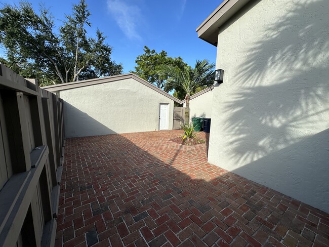 11413 SW 110th Ln in Miami, FL - Foto de edificio - Building Photo