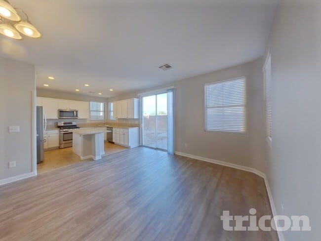 4598 Hearts Desire Ave in Las Vegas, NV - Building Photo - Building Photo