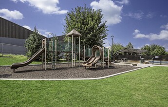 Pine Tree Apartments in Omaha, NE - Building Photo - Building Photo