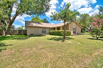 601 Hillbrook Dr in Round Rock, TX - Building Photo - Building Photo