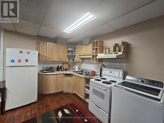 2867 Kingston Rd in Toronto, ON - Building Photo - Building Photo