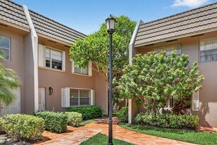 9050 NW 28th St in Coral Springs, FL - Building Photo