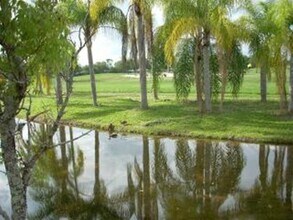 232 Pebble Beach Blvd, Unit 104 in Naples, FL - Foto de edificio - Building Photo