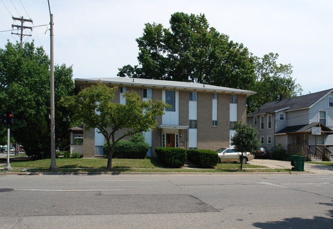 330 N Pine St in Lansing, MI - Foto de edificio - Building Photo