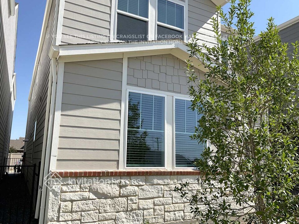 7175 Blue Jay Way in Richland Hills, TX - Foto de edificio