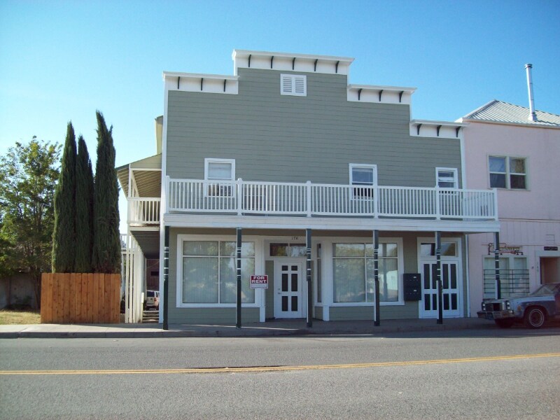 170 S 11th St in Montague, CA - Building Photo