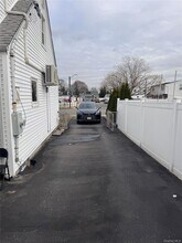 190 Lee Ave in Hicksville, NY - Building Photo - Building Photo