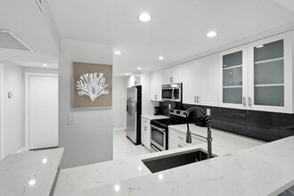 6 Royal Palm Way in Boca Raton, FL - Foto de edificio - Building Photo