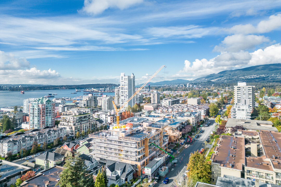 145 4th St E in North Vancouver, BC - Building Photo