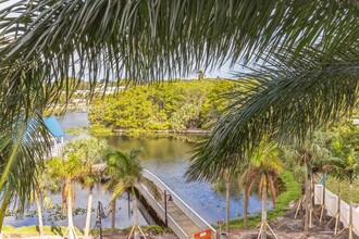 700 E Boynton Beach Blvd in Boynton Beach, FL - Foto de edificio - Building Photo
