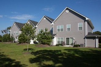 Fairfield Broadway Knolls North At Holbrook in Holbrook, NY - Building Photo - Building Photo