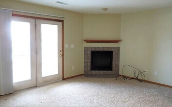 1040 Duchess Dr in Solon, IA - Building Photo - Building Photo