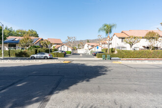 Mountain Vista Apartments in Azusa, CA - Foto de edificio - Building Photo