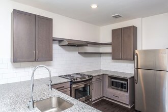 841 Memorial in Atlanta, GA - Building Photo - Interior Photo