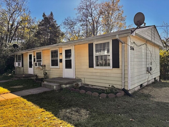 property at 1506 6th St SE