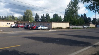 Greystone Apartments in Independence, OR - Foto de edificio - Building Photo