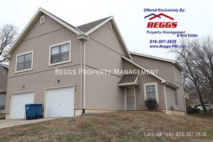 213 Dains St in Liberty, MO - Building Photo