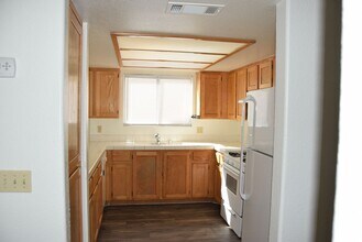 1360 Pacific Terrace Dr in Las Vegas, NV - Building Photo - Building Photo