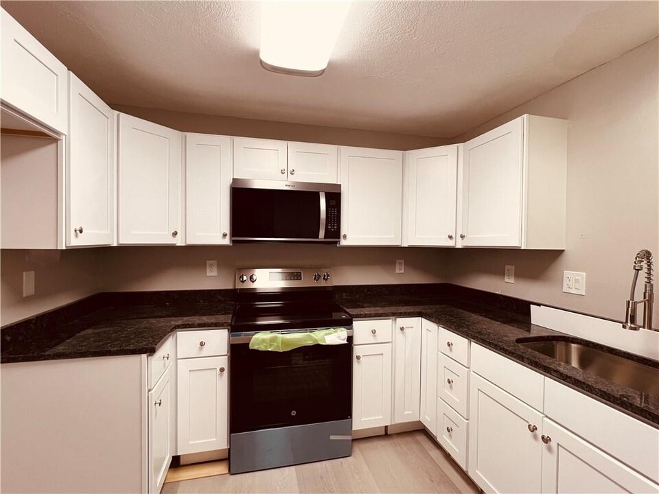 144 Yorkshire St in Providence, RI - Building Photo