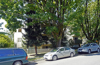 8938 Montcalm St in Vancouver, BC - Building Photo - Building Photo