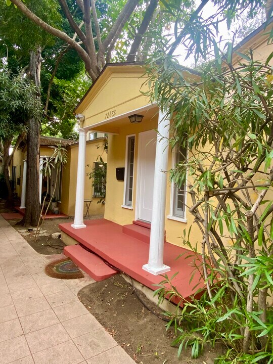 7288 1/2 Fountain Ave in West Hollywood, CA - Building Photo