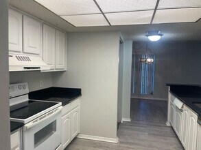 5530 NW 44th St, Unit 318C in Lauderhill, FL - Foto de edificio - Building Photo