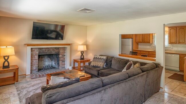 118 Walton Ave in Barnstable, MA - Building Photo - Building Photo