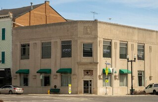 1 Monument Sq in Urbana, OH - Building Photo