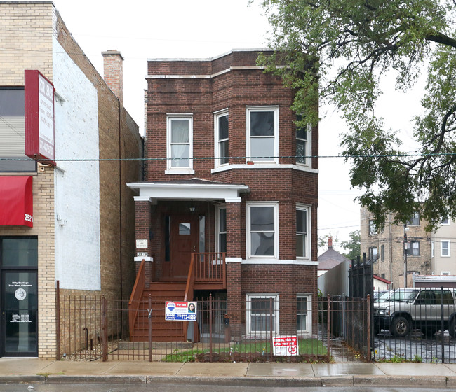 2519 N Pulaski Rd in Chicago, IL - Foto de edificio - Building Photo