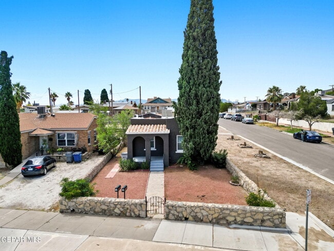 property at 3800 Altura Ave