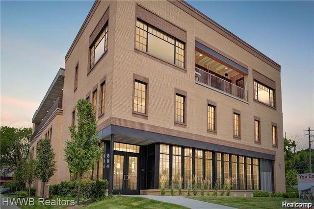 property at 804 N Main St