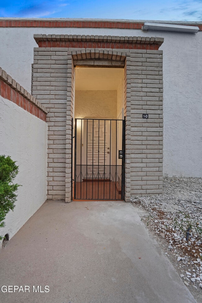 6201 Escondido Dr in El Paso, TX - Building Photo - Building Photo