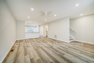 7280 W Reformatory Rd in Fortville, IN - Foto de edificio - Building Photo