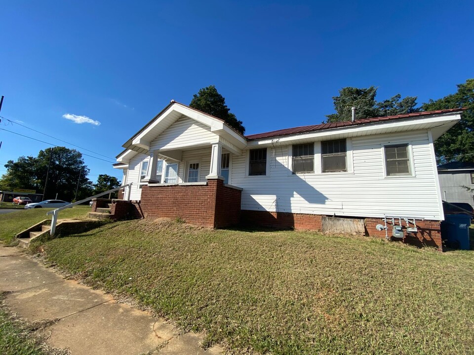 5 E 19th St in Anniston, AL - Building Photo